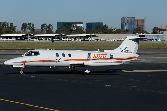 Learjet 25 (N777TX)