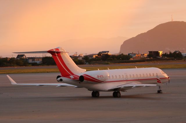 Bombardier Global Express (B-KTL) - 15 July 2015:TAG Aviation Asia,Bombardier BD-700 1A10　Global 6000