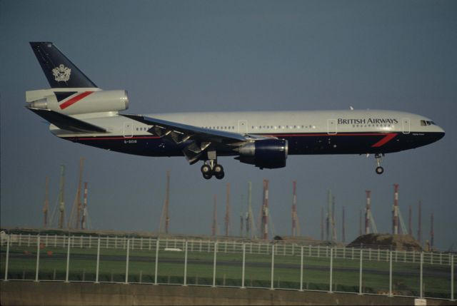 McDonnell Douglas DC-10 (G-DCIO) - Short Final at Tokyo-Haneda Intl Airport Rwy22 on 1993/07/06 " VIP Flight "