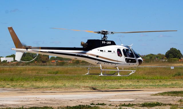 Eurocopter AS-350 AStar (PP-JAV)