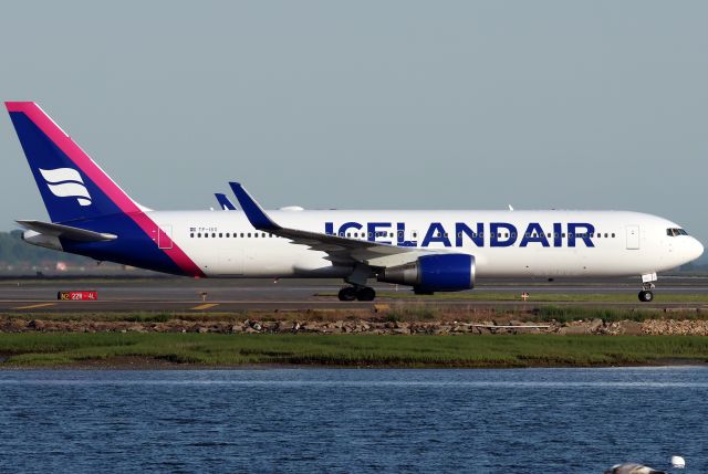 BOEING 767-300 (TF-ISO)