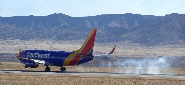 Boeing 737-700 (N7883A)