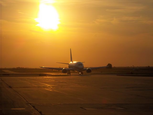 BOEING 737-400 (SWQ801)