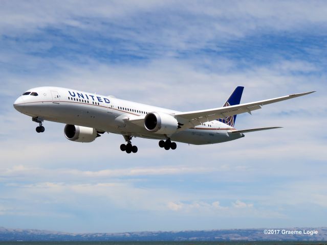 Boeing 787-9 Dreamliner (N29961) - UAL787-9 on approach to runway 28R at SFO.  Taken from seat 33K on CX879, B-KQP. 