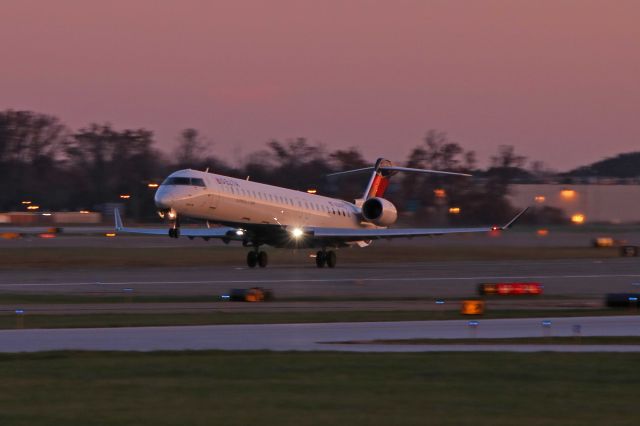 Canadair Regional Jet CRJ-900 (N341PQ) - A pre-dawn departure for EDV3731 from RWY 24L on 21 Nov 2017.