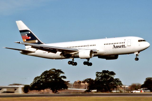 VH-RME — - ANSETT AIRLINES OF AUSTRALIA - BOEING 767-277 - REG : VH-RME (CN 22693/28) - KINGSFORD SMITH SYDNEY NSW. AUSTRALIA - YSSY 26/6/1988 35MM SLIDE SCANNED WITH A EPSON PERFECTION V700 FLATBED SCANNER.