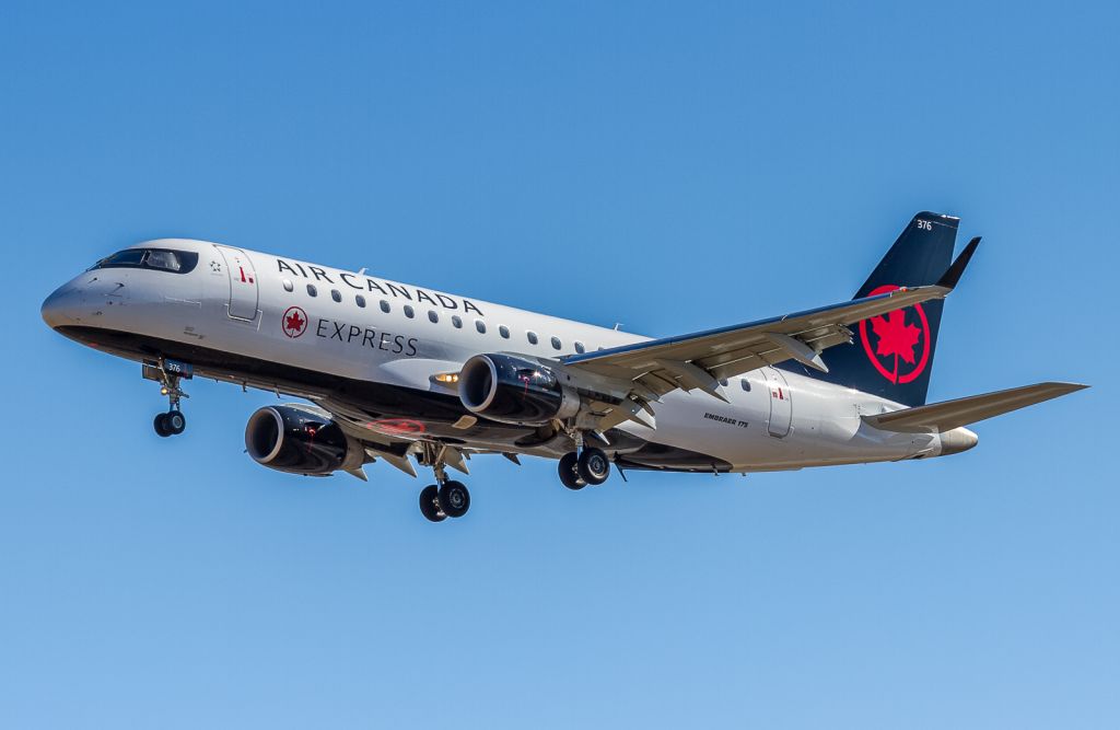 Embraer 175 (C-FEJF) - Maple 7613 (SkyRegional) arrives home from Reagan National