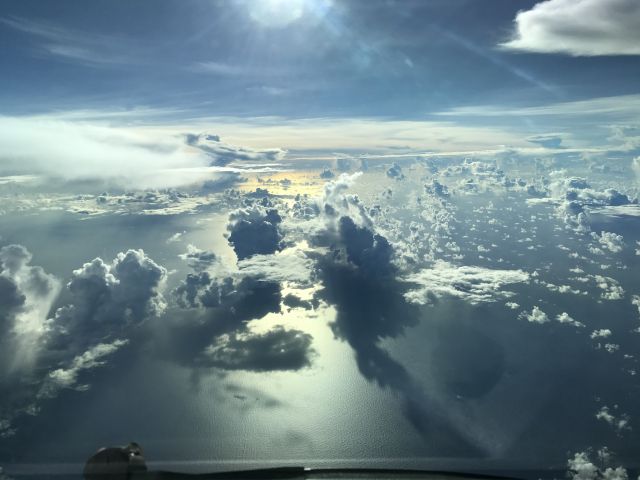 Boeing 777 (2777UA) - Descending over the Pacific 