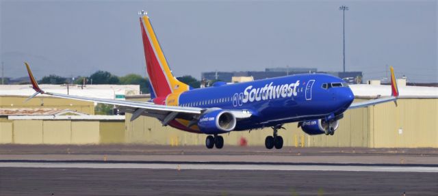 Boeing 737-700 (N8519R) - Phoenix Sky Harbor International Airport rwy 8 09SEP19