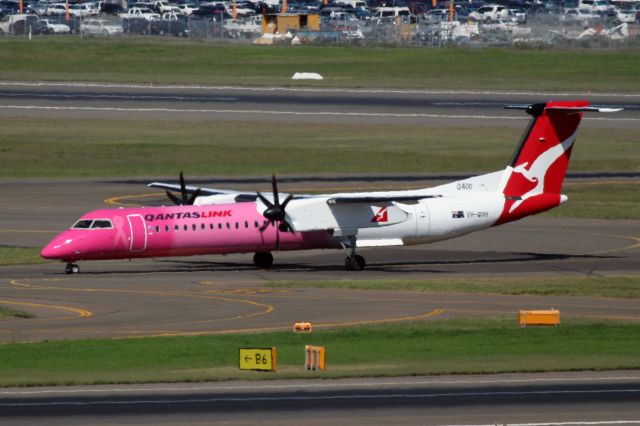 de Havilland Dash 8-400 (VH-QOH) - Pink colour scheme supporting Breast Cancer Awareness