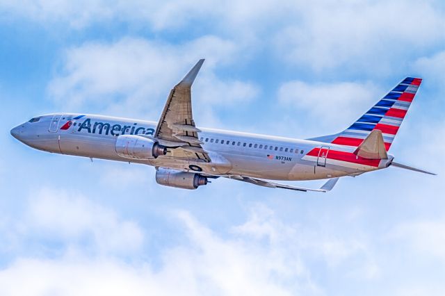 Boeing 737-800 (N973AN)