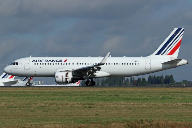 Airbus A320 (F-HEPH)