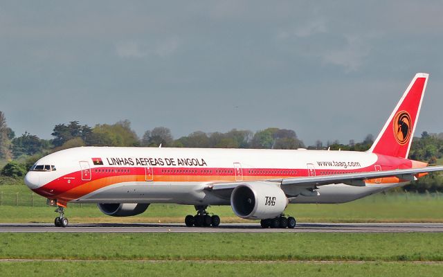 BOEING 777-300 (D2-TEG) - taag angola airlines b777-3m2er d2-teg dep shannon for luanda 6/5/18.