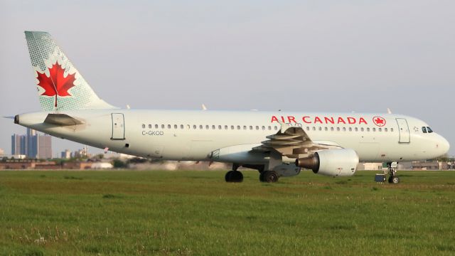 Airbus A320 (C-GKOD) - Arriving empty on a flight from YYZ to visit a local MRO that has been doing work on the ACA A319/320 fleet. The crew will pick up another A320 that has had work completed and take it back to YYZ less than an hour later. May 18 2018