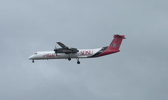 de Havilland Dash 8-400 (N414QX)