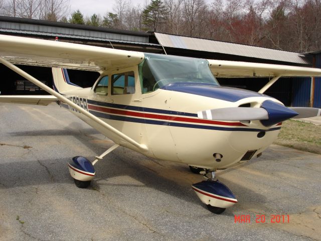 Cessna Skyhawk (N5896R)