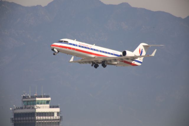 Canadair Regional Jet CRJ-200 (N869AS)