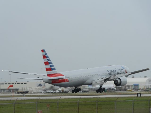 BOEING 777-300ER (N722AN)