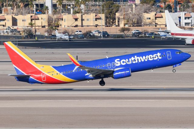 Boeing 737-800 (N8678E) - 2160px