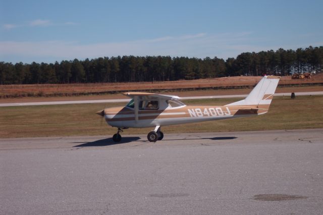 Cessna Commuter (N8400J) - taxiing to runway 32