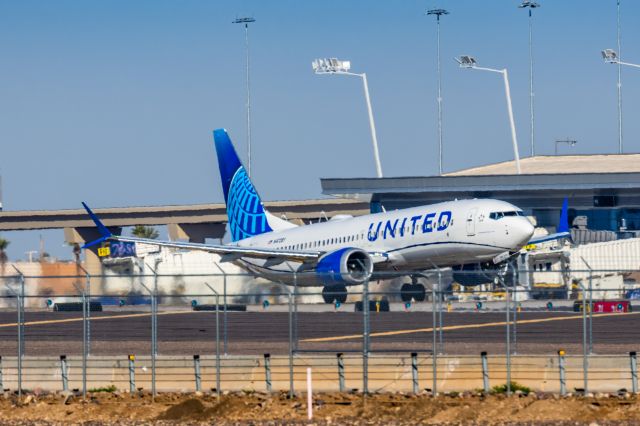 Boeing 737 MAX 8 (N47281)