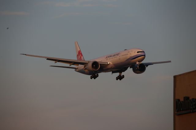 BOEING 777-300ER (B-18001)