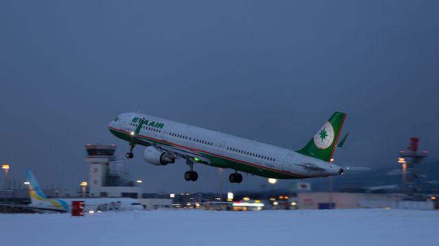 Airbus A321 (B-16219) - Eva Airways / Airbus A321-211br /Jan.24.2016 Hakodate Airport [HKD/RJCH] JAPAN