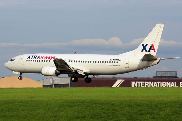 BOEING 737-400 (N313XA)