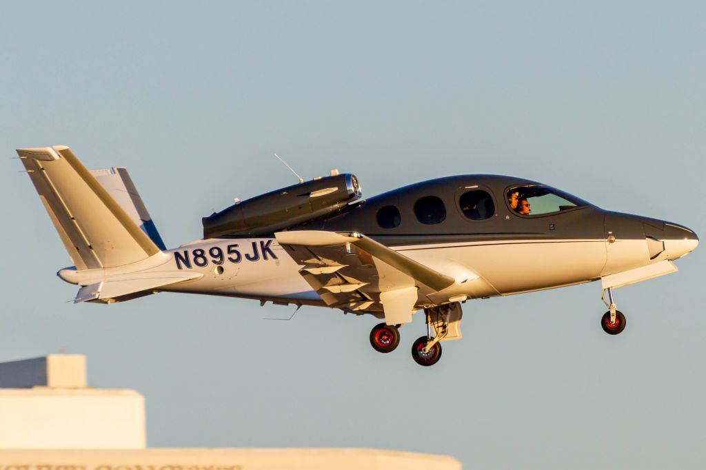 Cirrus Vision SF50 (N895JK)