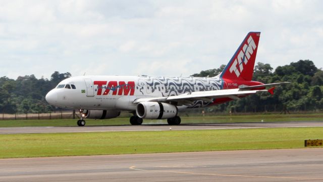 Airbus A319 (PT-TMD)