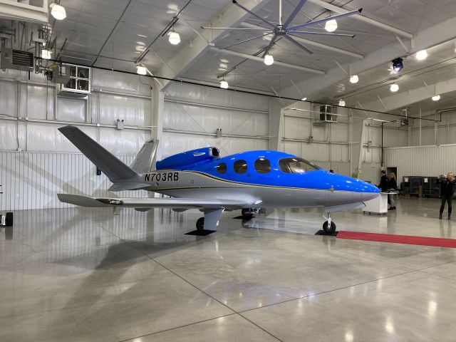 Cirrus Vision SF50 (N703RB)