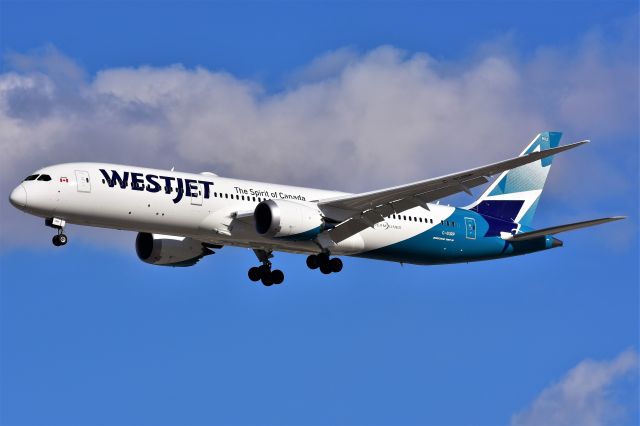 Boeing 787-9 Dreamliner (C-GURP) - WestJet Boeing 787-9 Dreamliner arriving at YYC on May 10.