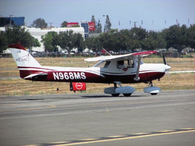 Cessna 152 (N968MS) - Taxiing to RWY 26L