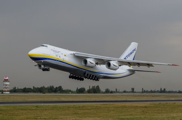 Antonov An-124 Ruslan (UR-82073)