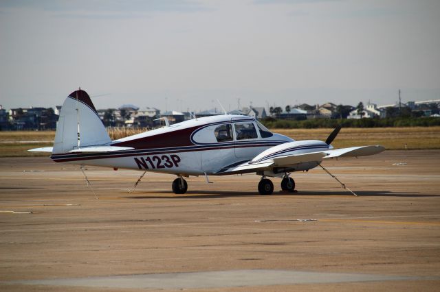 Piper Apache (N123P)