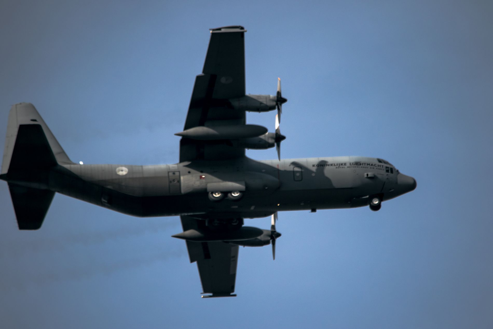 Lockheed C-130 Hercules (G275) - Hercules C130H-30 from the 336 squadron of the "Koninklijke luchtmacht" (Dutch Airforce) heading to Melsbrooeck AB (near Brussels Airport) october 13th in the afternoon. br /Photo taken from the ground at Jette (Brussels) a few minutes before landing in Melsbroeck.