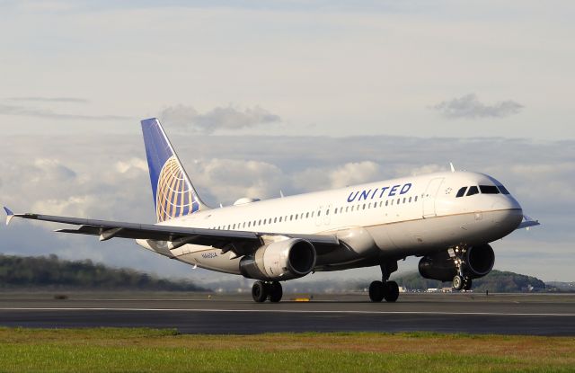 Airbus A320 (N460UA) - RWY 33L launch -non nayo A320br /BSIF