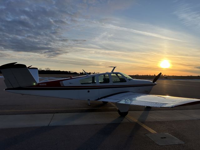 Beechcraft 35 Bonanza (N1039A)