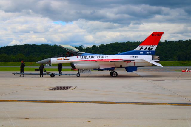 Lockheed F-16 Fighting Falcon —