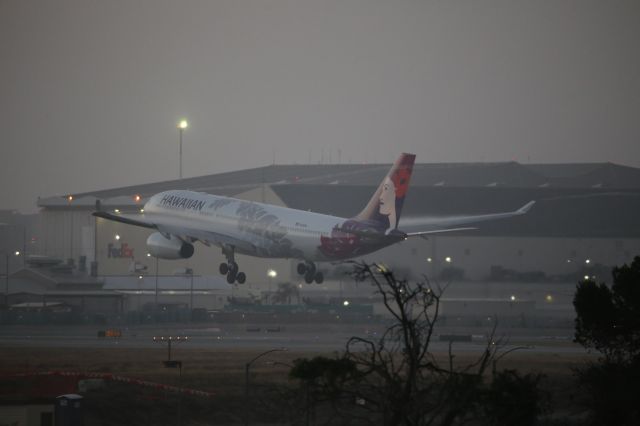 Airbus A330-200 (N388HA)