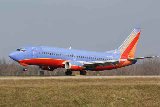 BOEING 737-300 (N665WN) - Landing Runway 23,Buffalo Niagara Intl Airport