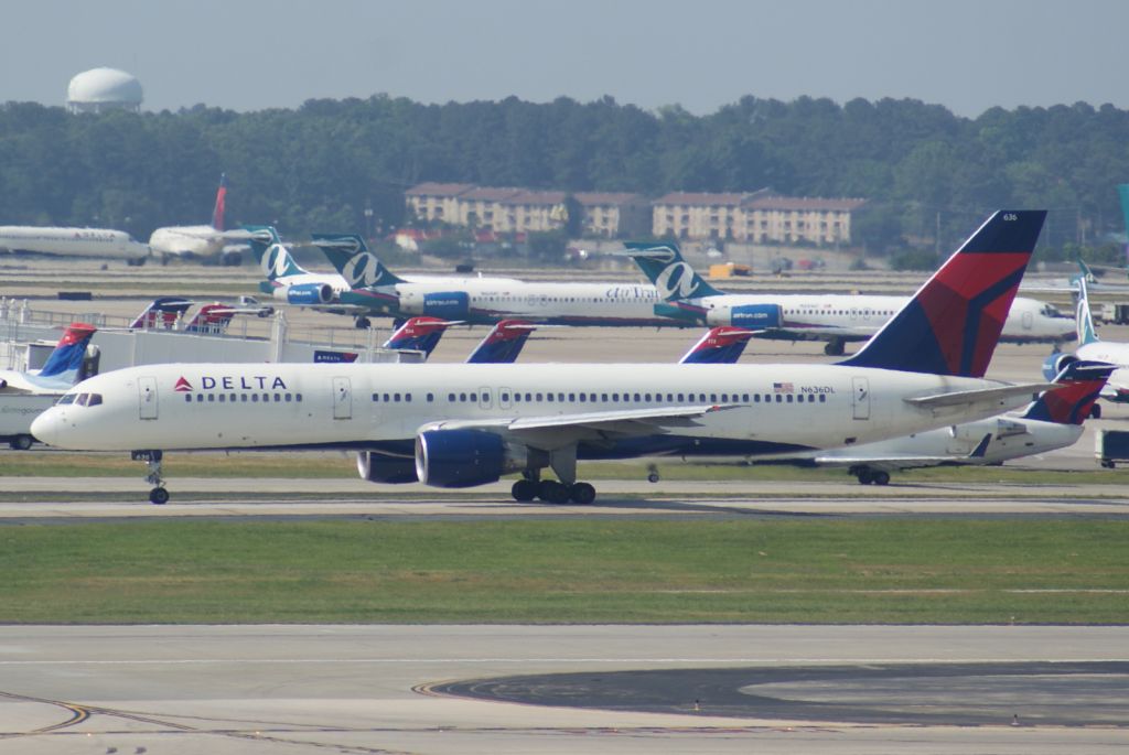 Boeing 757-200 (N636DL)