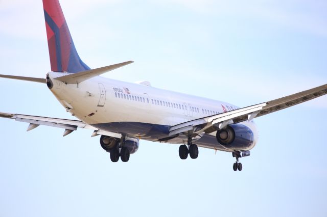 Boeing 737-900 (N910DU)