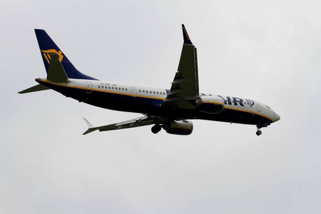 Boeing 737-800 (EI-HAY)