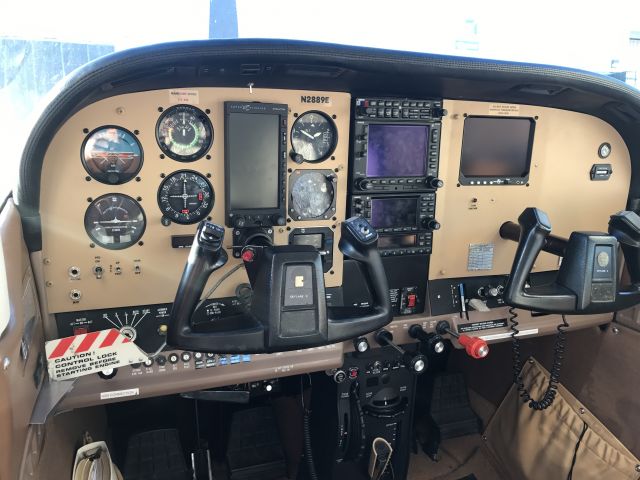 Cessna Skylane (N2889E)
