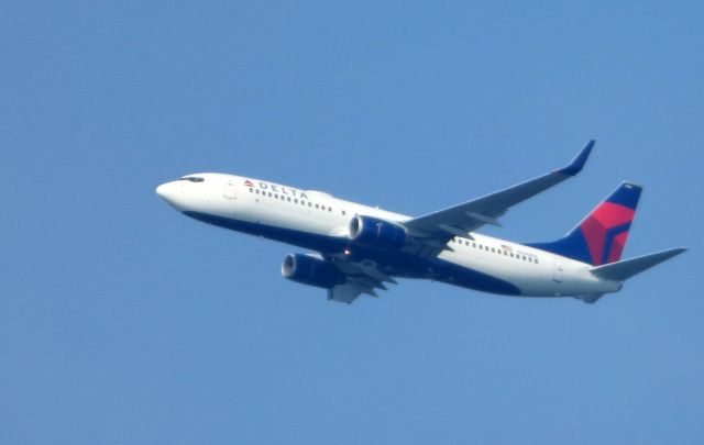 Boeing 737-800 (N390DA) - Shown here a few minutes until landing is a Delta Airlines Boeing 737-800 in the Spring of 2017.