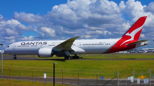 Boeing 787-9 Dreamliner (VH-ZNG) - VH-ZNG a Qantas 787-9 taxxing past sheps mound