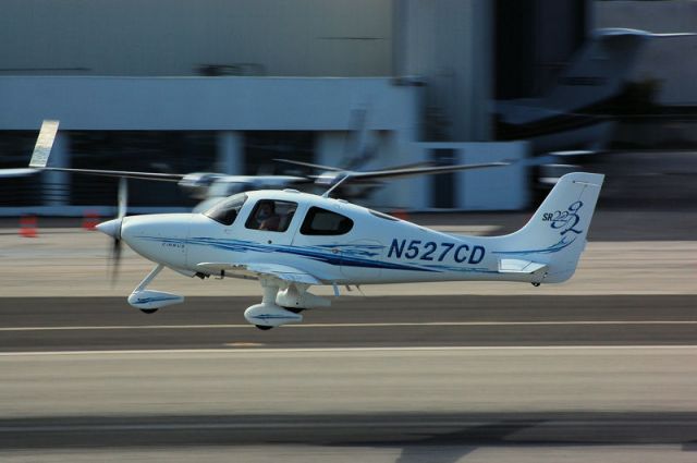 Cirrus SR-22 (N527CD) - By- Fernando Sedeno