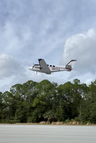 Beechcraft Baron (58) (N877JL)