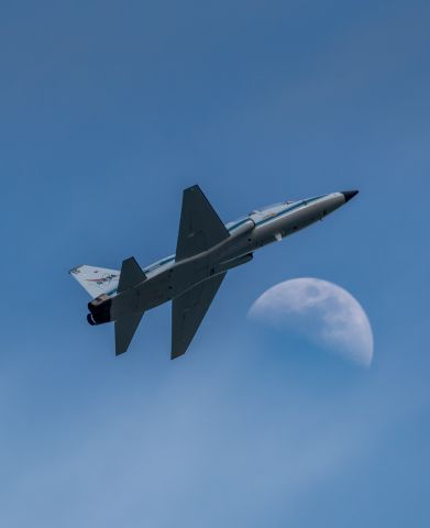 N915NA — - A NASA T-38N chases the waxing moon over Ellington Field